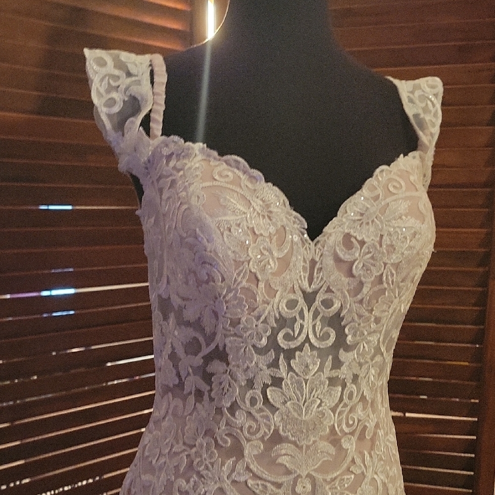 Allure Bridals White Sheath Wedding Dress with Sweetheart Neckline - Picture 3 of 16